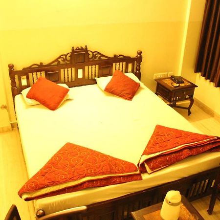 Hotel The Chit Chat Palace Джайпур Екстериор снимка
