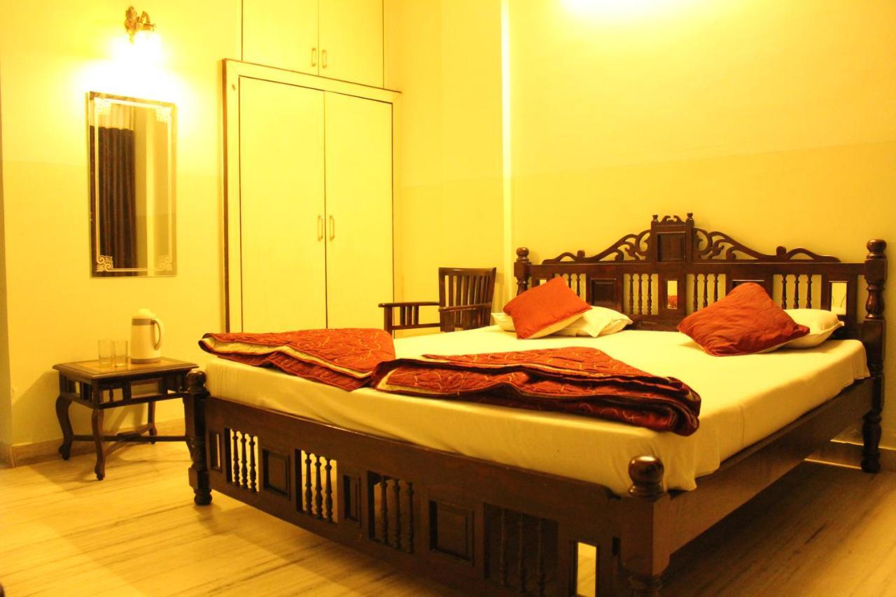 Hotel The Chit Chat Palace Джайпур Екстериор снимка